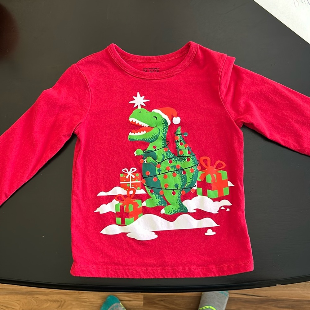 Excellent condition. No rips or stains. Size 3T
